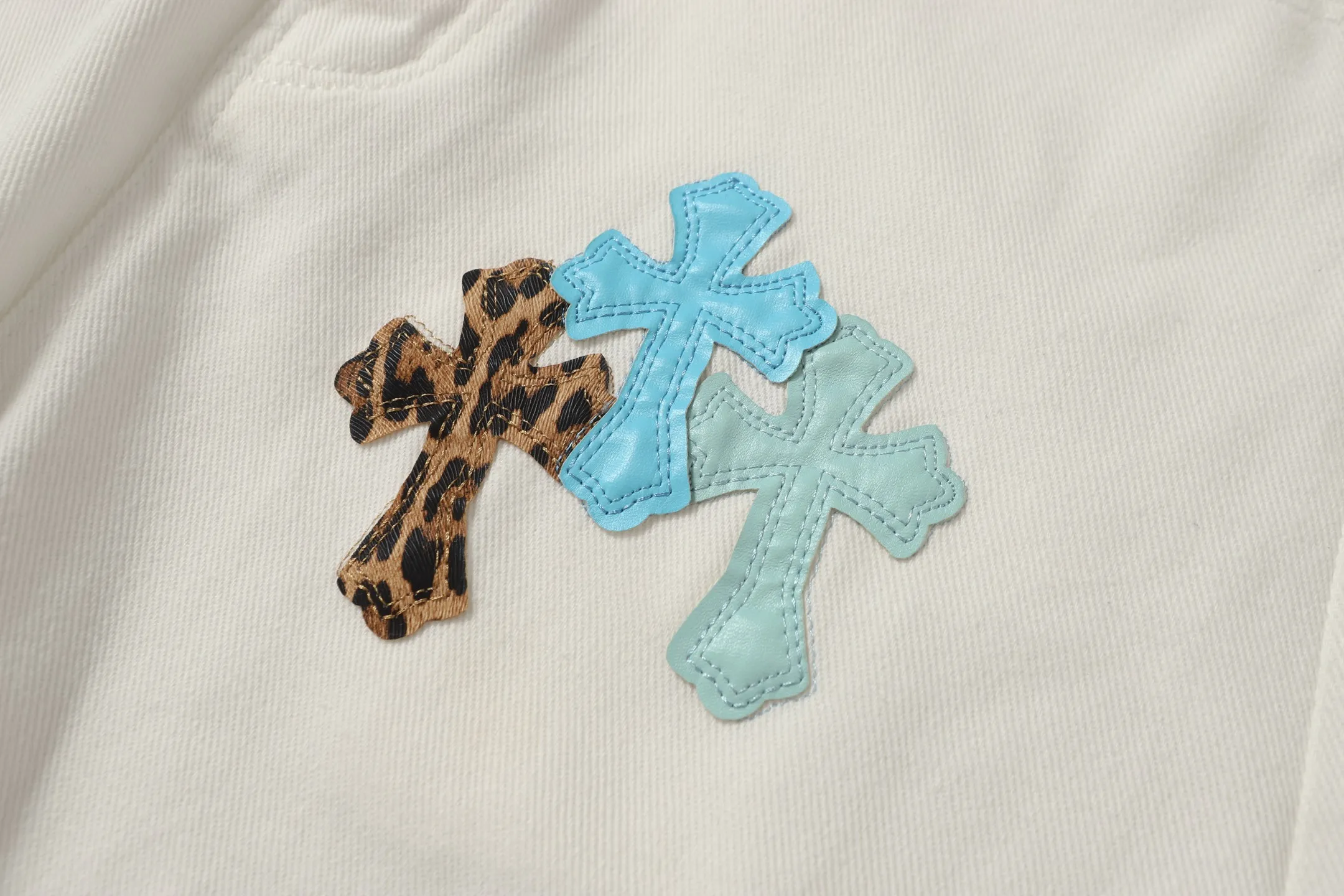 P270 Chrome Hearts/Chrome Hearts 25ss Classic White Cow Series Colored Leather Cross Washed Color Cloth Uniform Denim Trousers for Men and Women Color: Picture Color Code Number: 28-36